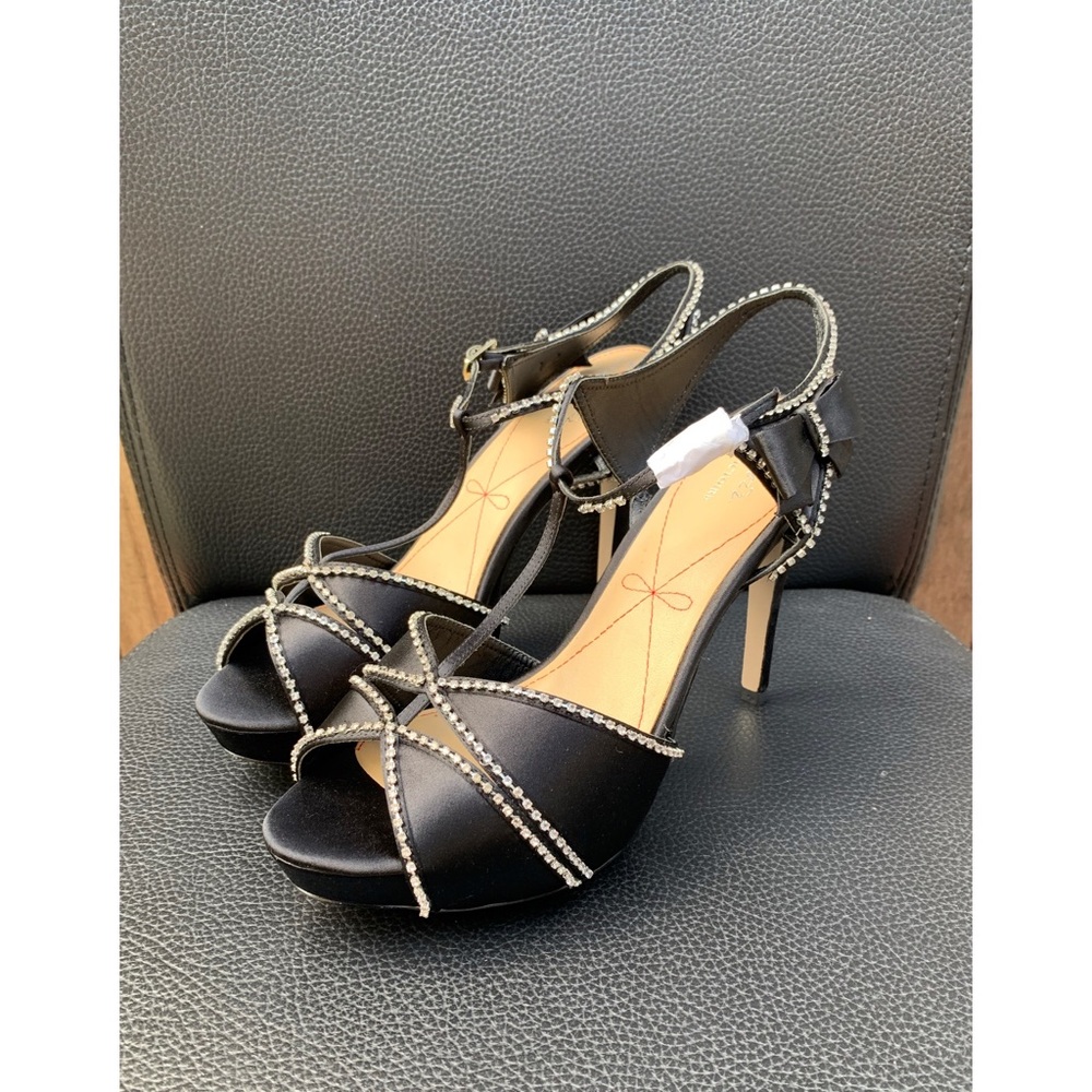 Le Soir Pour La Victoire Heels
